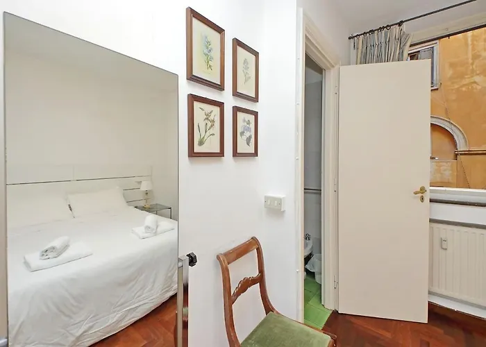 Pantheon Rondanini Apartment