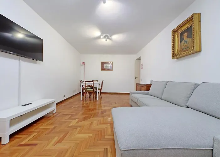 Pantheon Rondanini Apartment