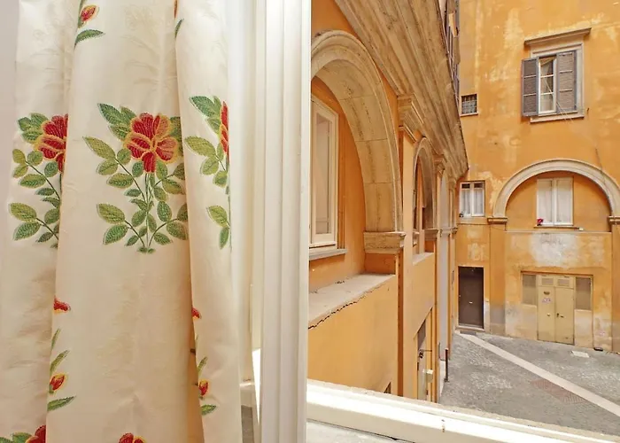 Pantheon Rondanini Apartment