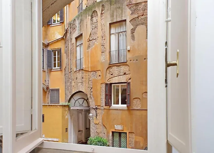 Pantheon Rondanini Apartment