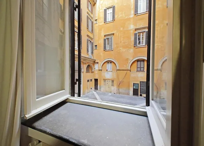 Pantheon Rondanini Apartment *