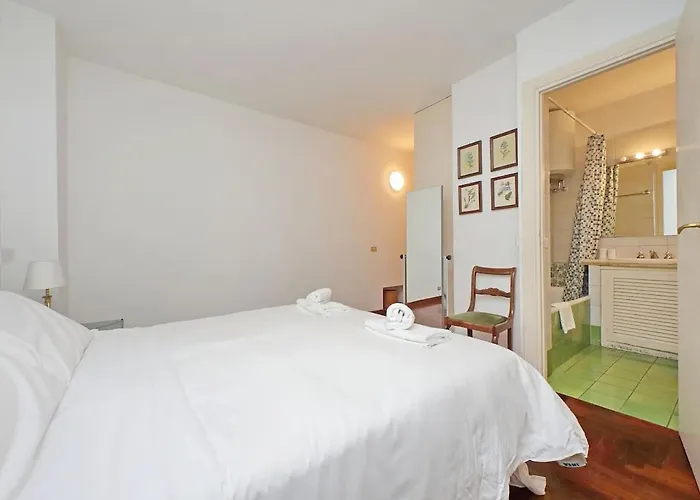 Pantheon Rondanini Apartment