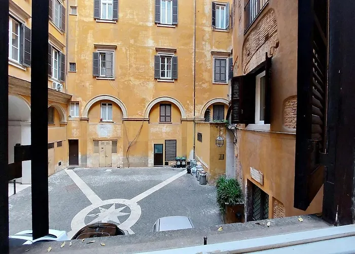 Pantheon Rondanini Apartment *