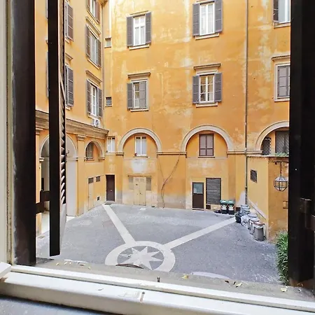 Pantheon Rondanini Apartment